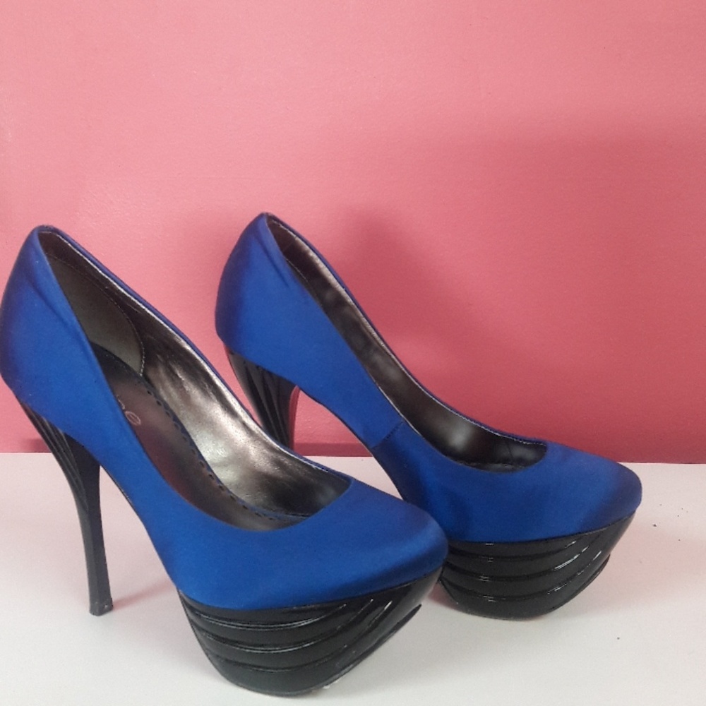 Bebe Platform Pumps
